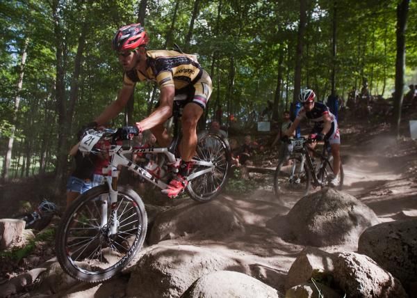 Local Brian Matter (Gear Grinder) leads Peter Glassford (Trek Canada) over the Trek Firelane