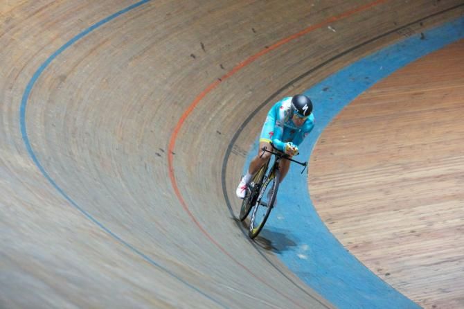 Vincenzo Nibali at speed on the track