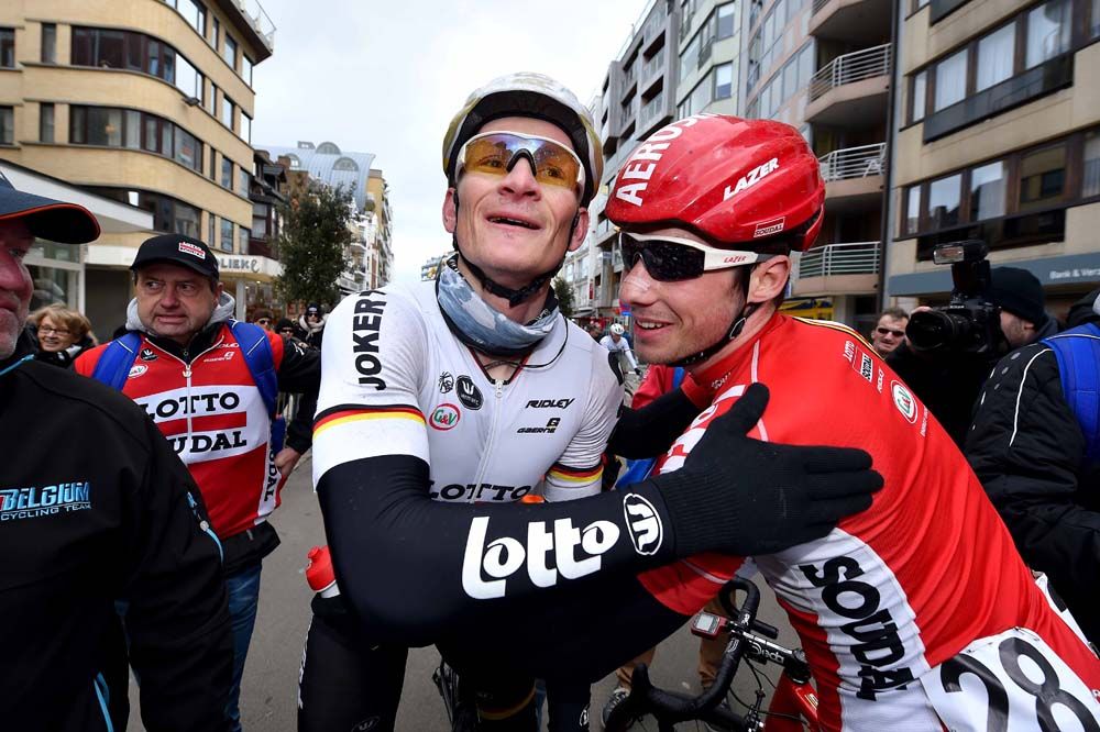 Andre Greipel thanks one of his Lotto Soudal teammates
