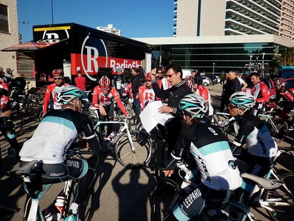 Alain Gallopin addresses some of his new riders from Leopard Trek.