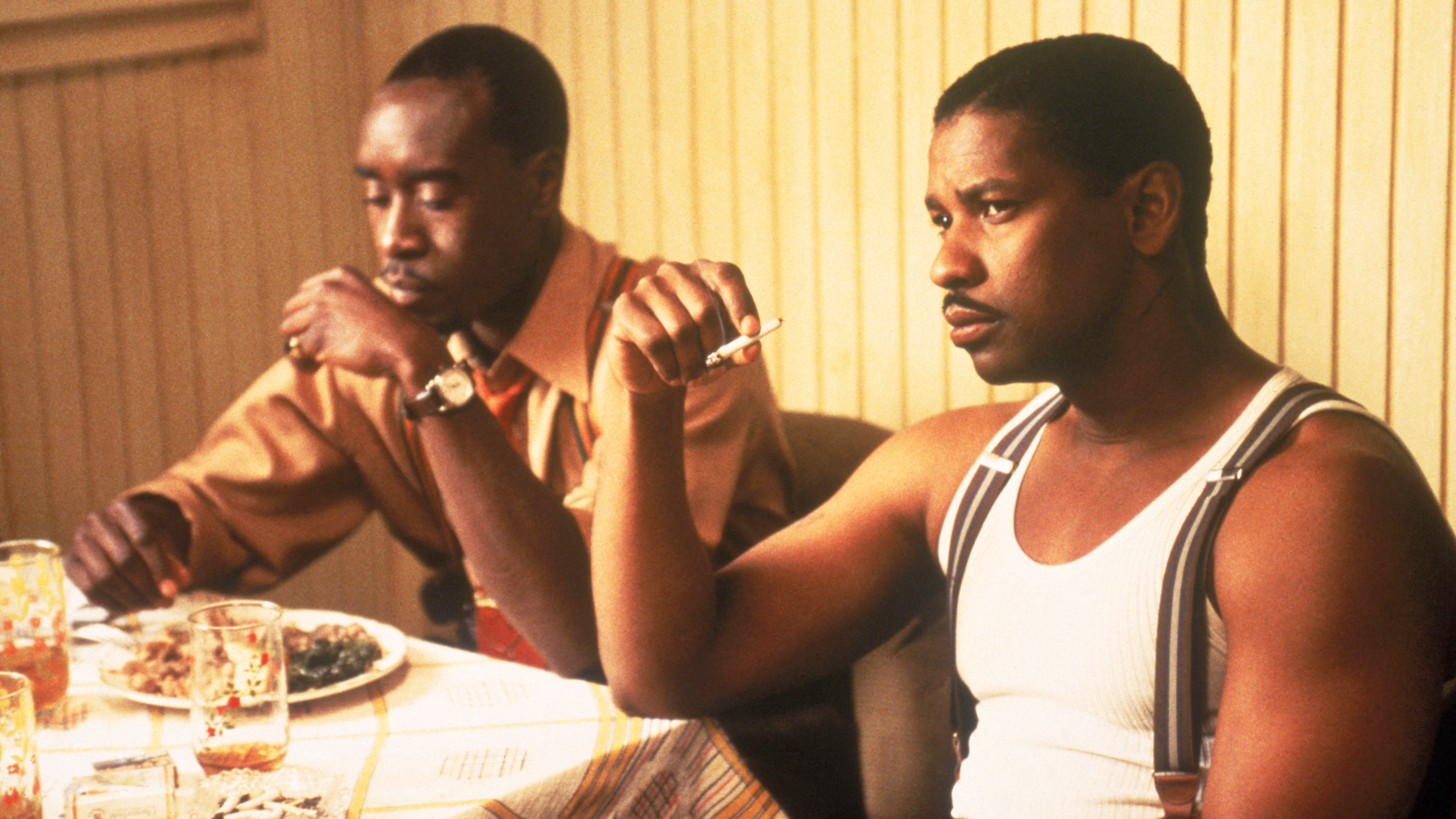 (L-R) Don Cheadle and Denzel Washington in "Devil in a Blue Dress" (1995).
