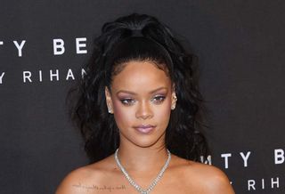 hairstyles for oval faces Rihanna