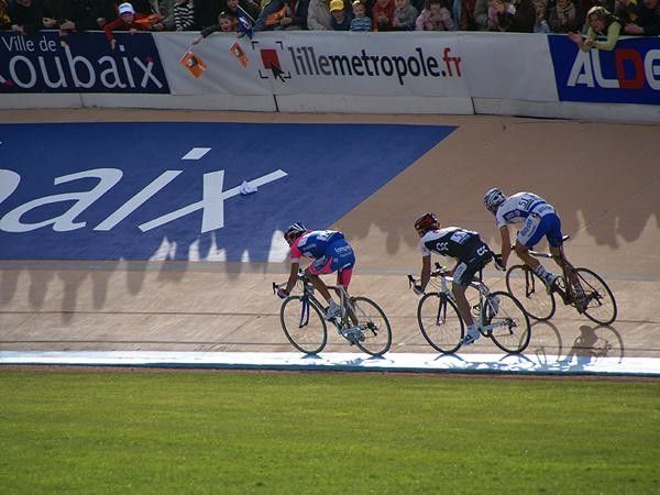 Boonen makes his move!