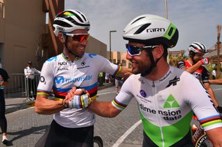 Alejandro Valverde and Mark Cavendish greet each other ahead of the stage