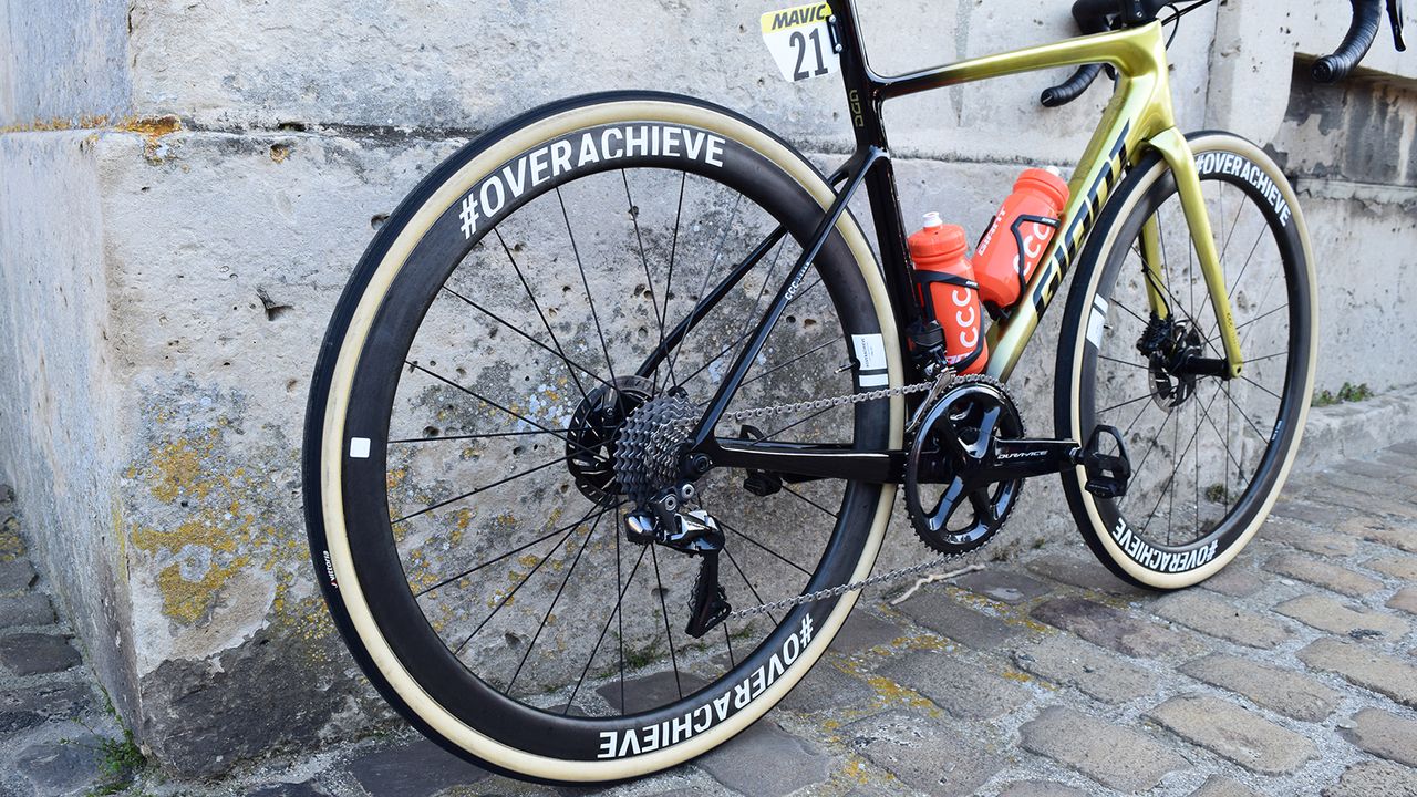 Van Avermaet ran 42mm Giant SLR 0 carbon wheels