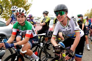 Elisa Longo Borghini and Anniek van Vleuten at the start of stage 1