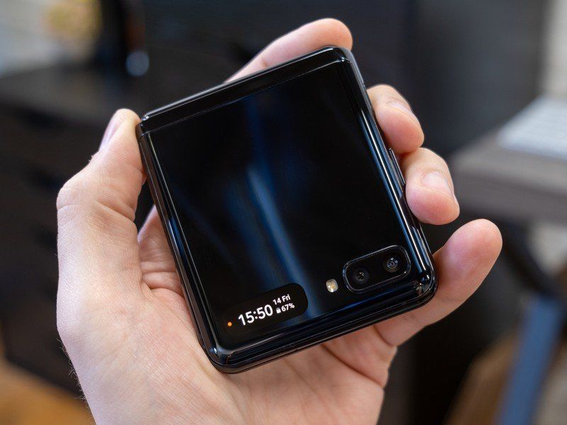Samsung Galaxy Z Flip closed