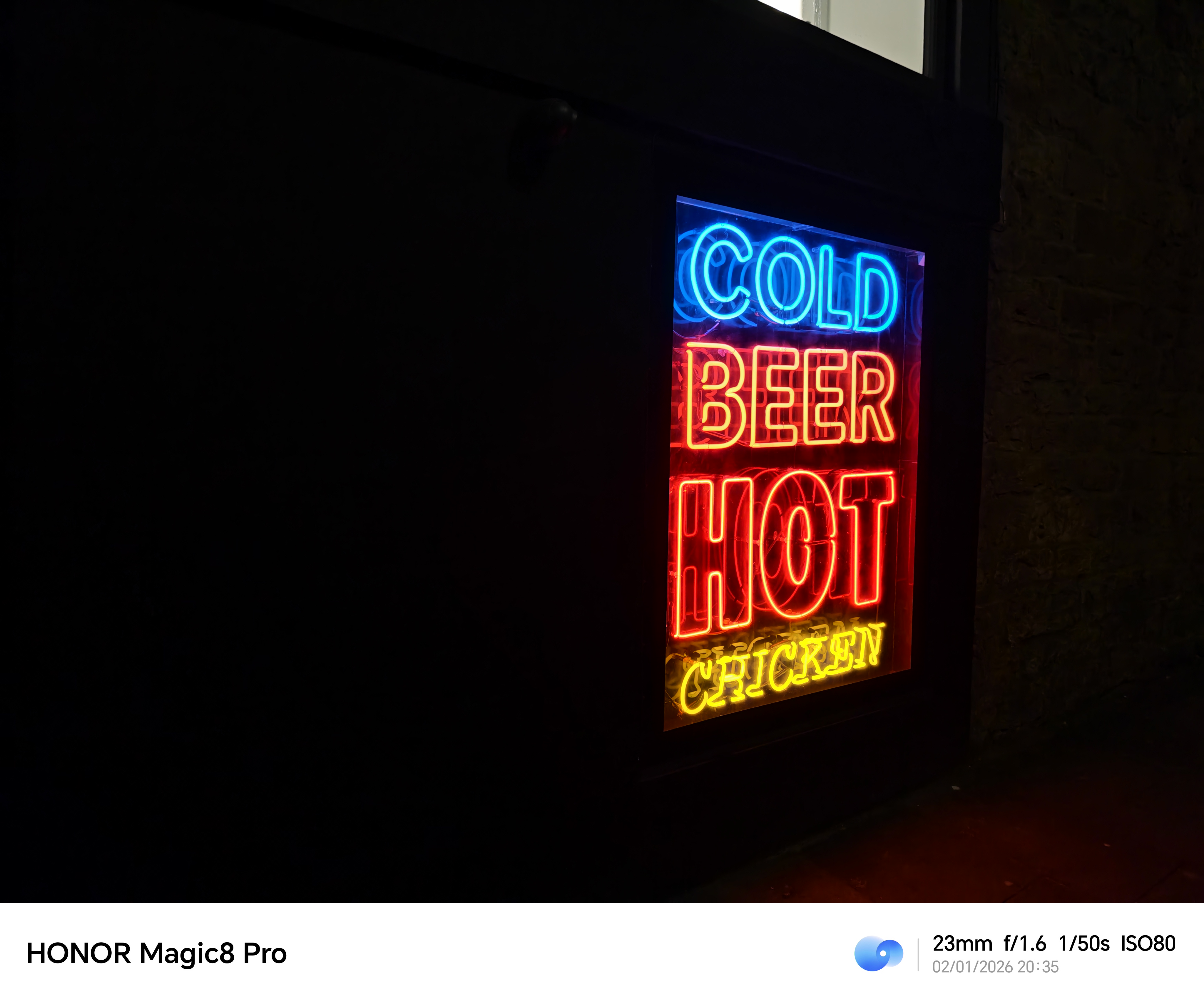 Honor Magic 8 Pro camera sample neon sign ISO80
