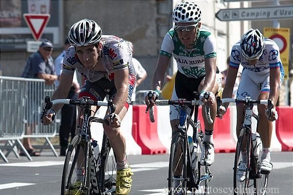 Alexander Riabkin (Caja Rural) bridged up to Th&eacute;o Vimpere (Big Mat-Auber 93) and Anthony Roux (FDJ).