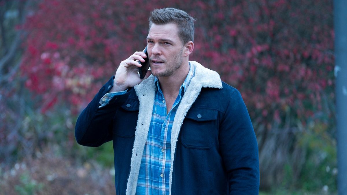 titans season 3 alan ritchson hank talking on phone hbo max