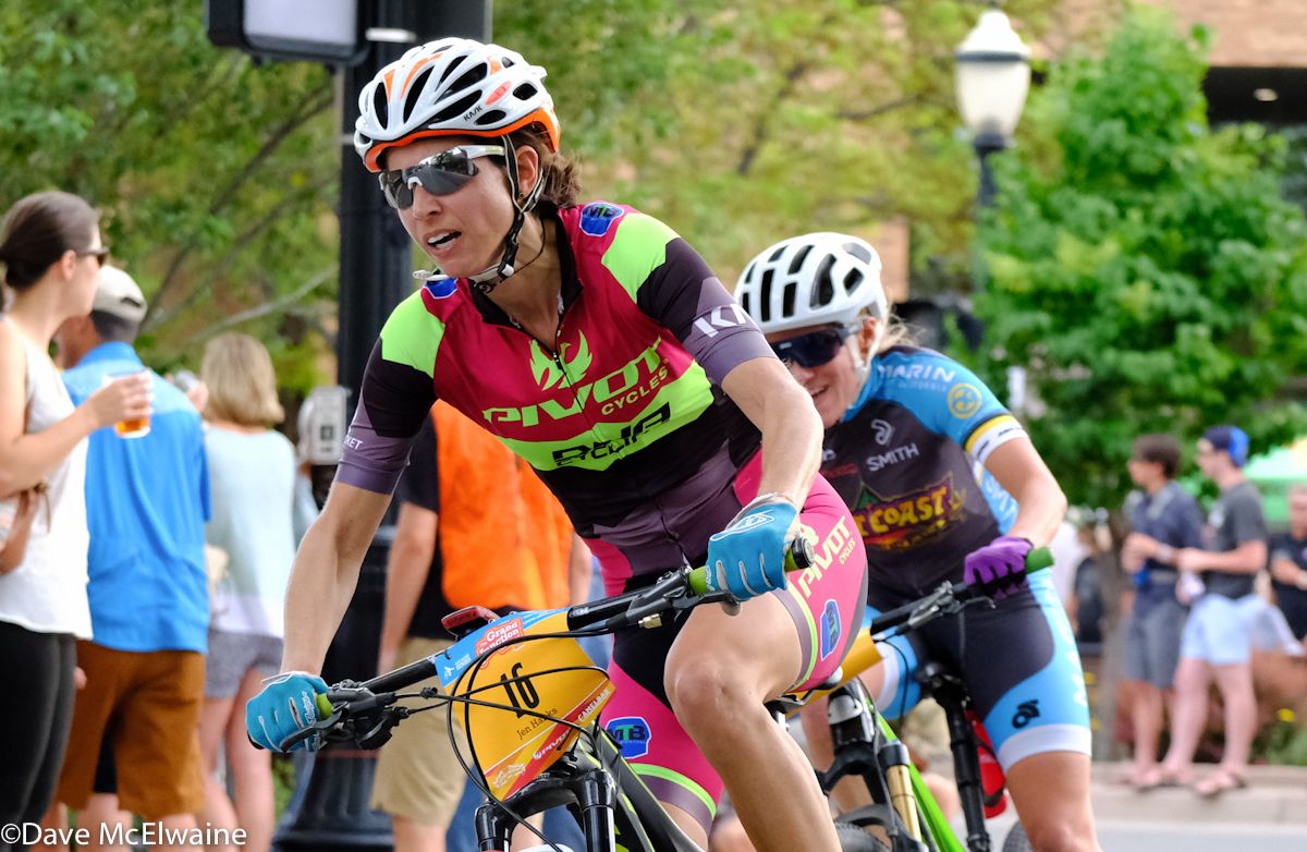 Jen Hanks (Pivot) riding in a big group with three laps remaining.