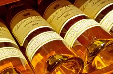 Sauternes 2001, Ch&acirc;teau d'Yquem bottles