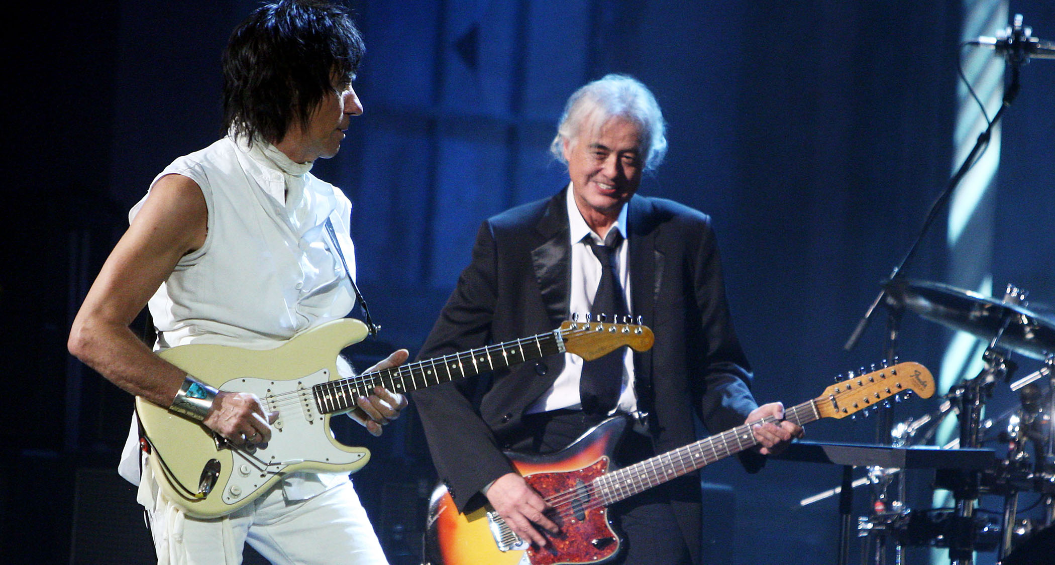 Jeff Beck and Jimmy Page onstage &ndash; Beck plays his white Strat, Page is on an Electric XII.