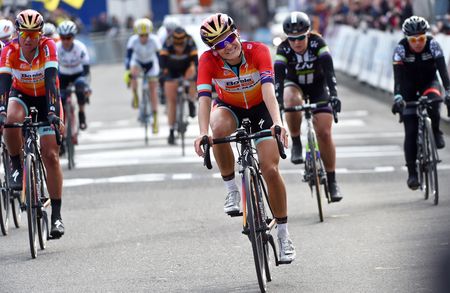 Lizzie Armitstead (Boels Dolmans) won the sprint for third place