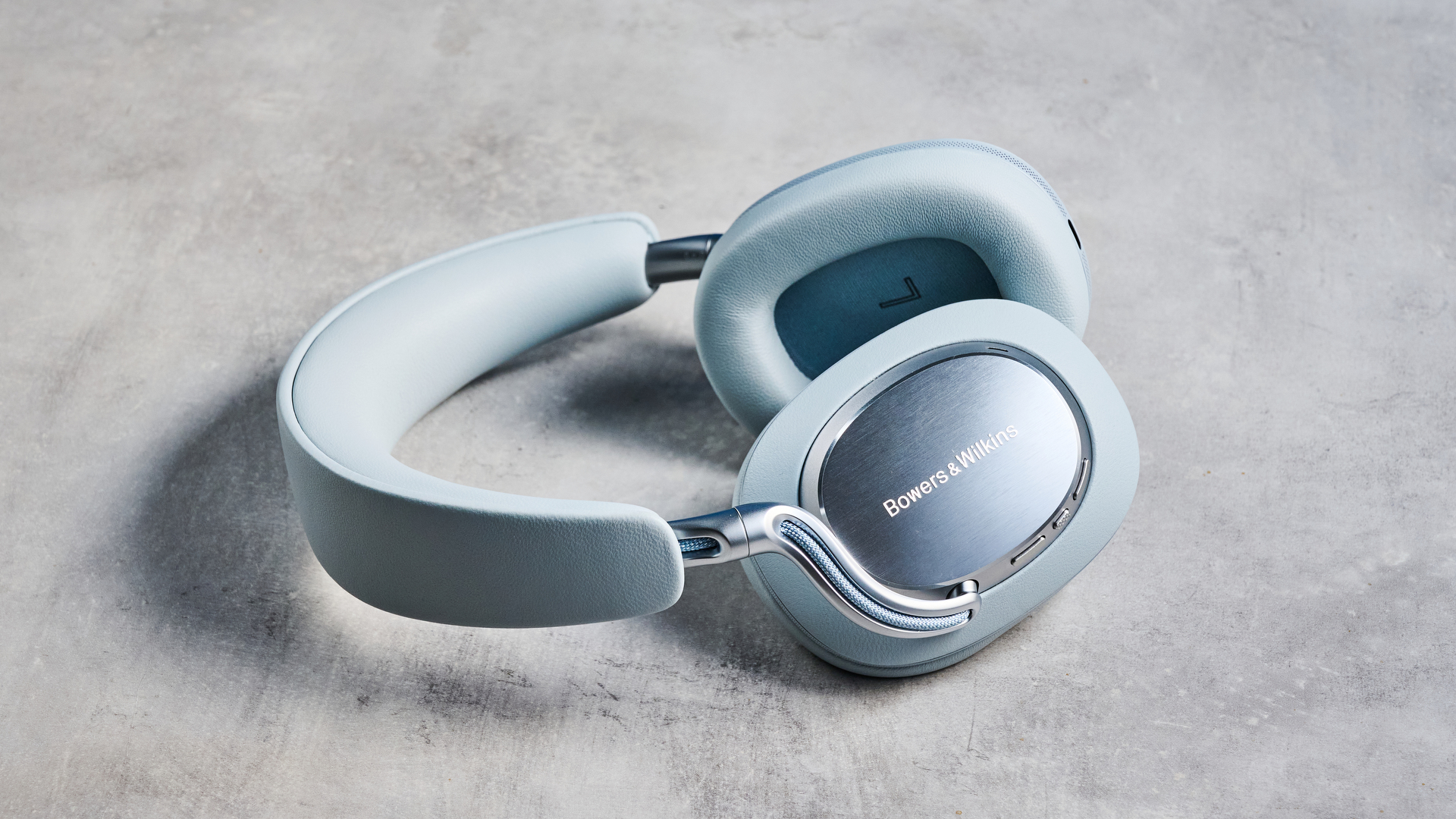 Bowers &amp;amp; Wilkins Px8 S2 in blue