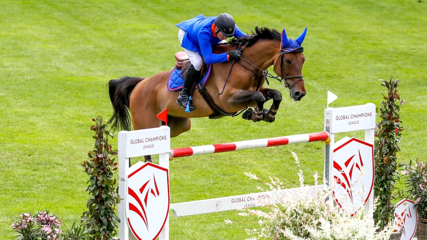 John Whitaker and Equine America Unick Du Francport winning in Hamburg GCL
