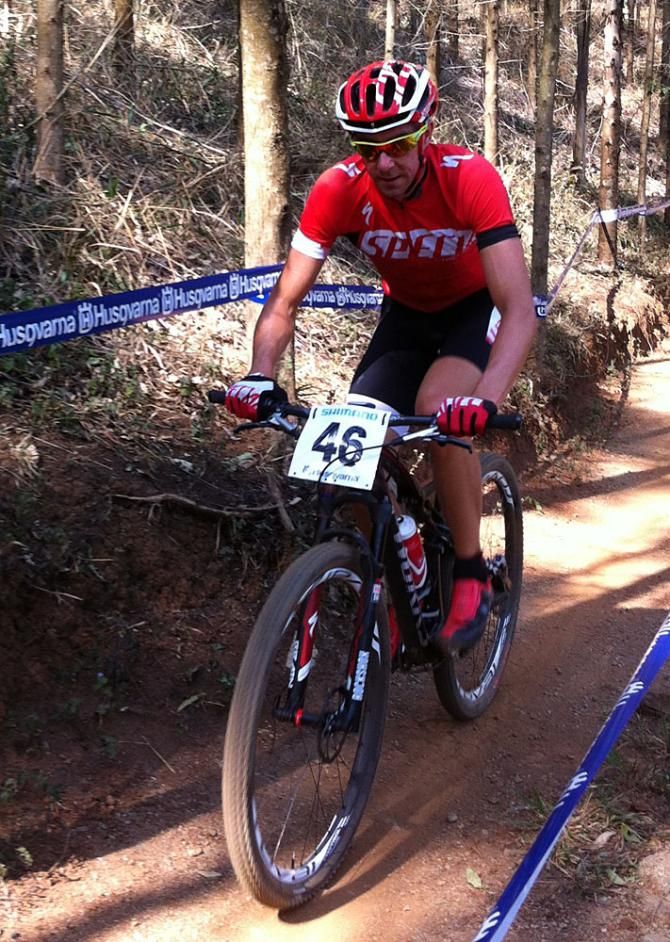 Todd Wells (USA) gets in some pre-riding