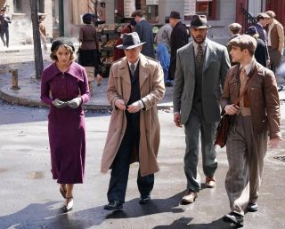 Un'immagine esclusiva divulgata da Marvel mostra gli agenti dello SHIELD in incognita per le strade di una New York anni '30