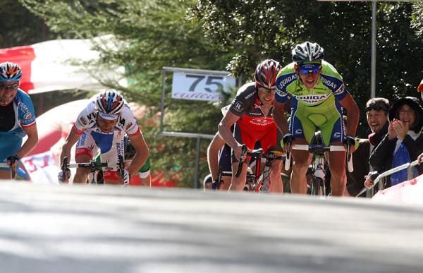 Roman Kreuziger (Liquigas-Doimo) sprints to the finish with Chris Horner (RadioShack) on his wheel.