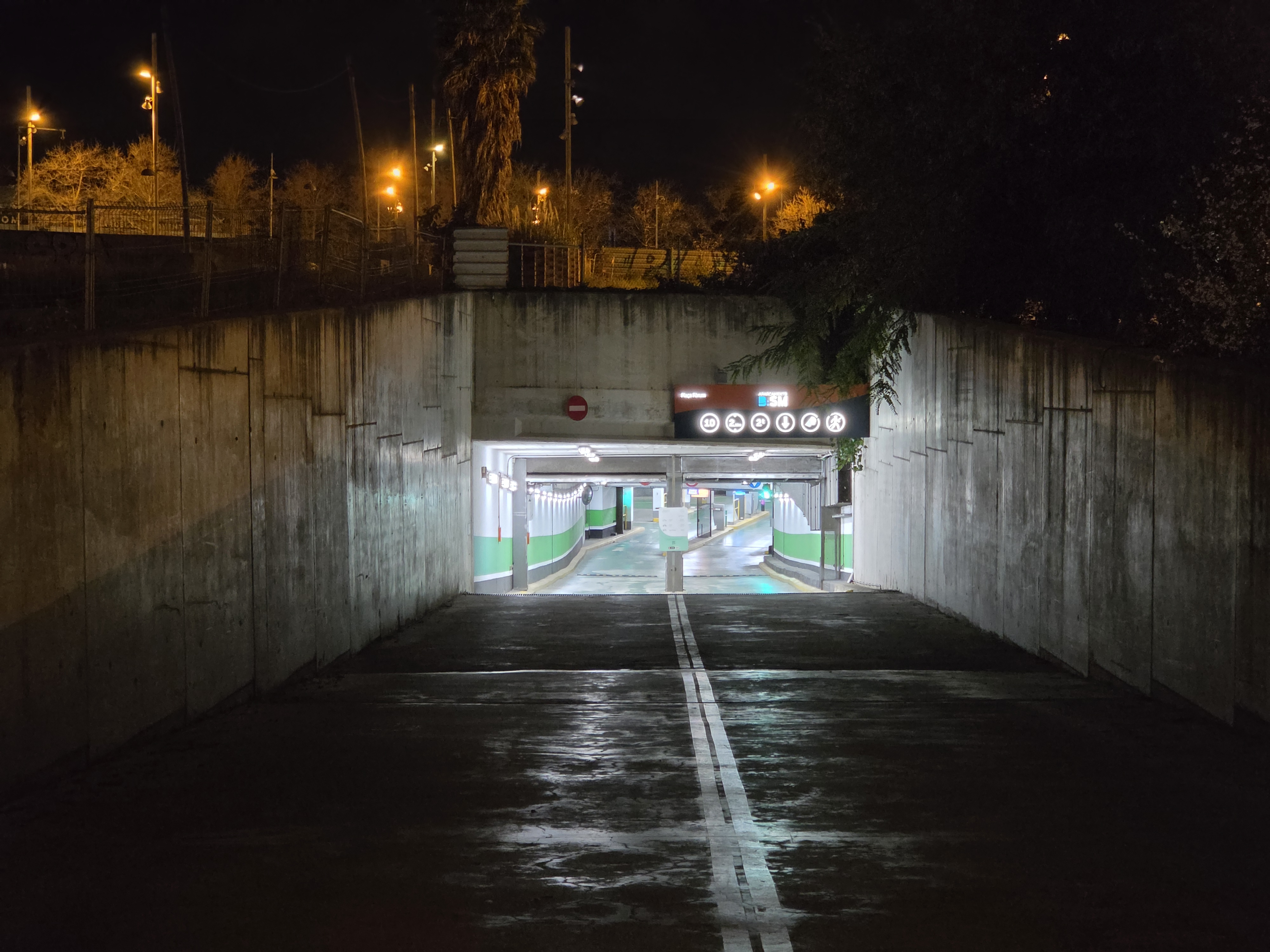 Samsung Galaxy S26 Ultra camera sample at night