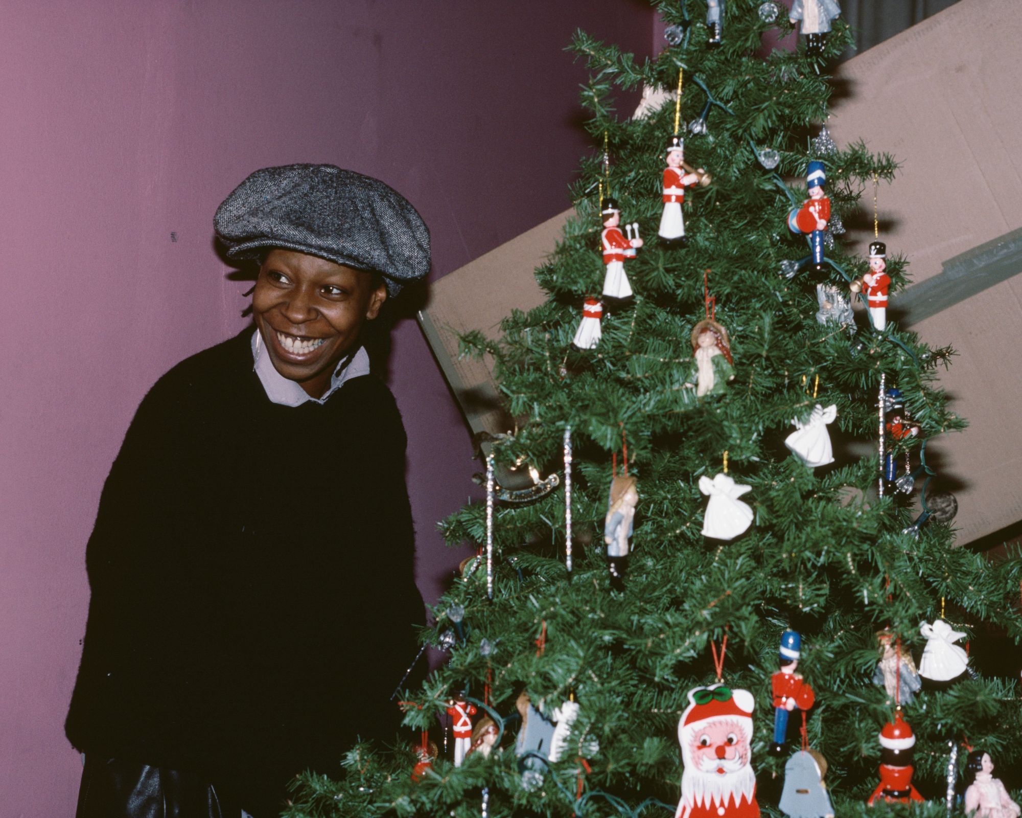 whoopi goldberg decorating her christmas tree