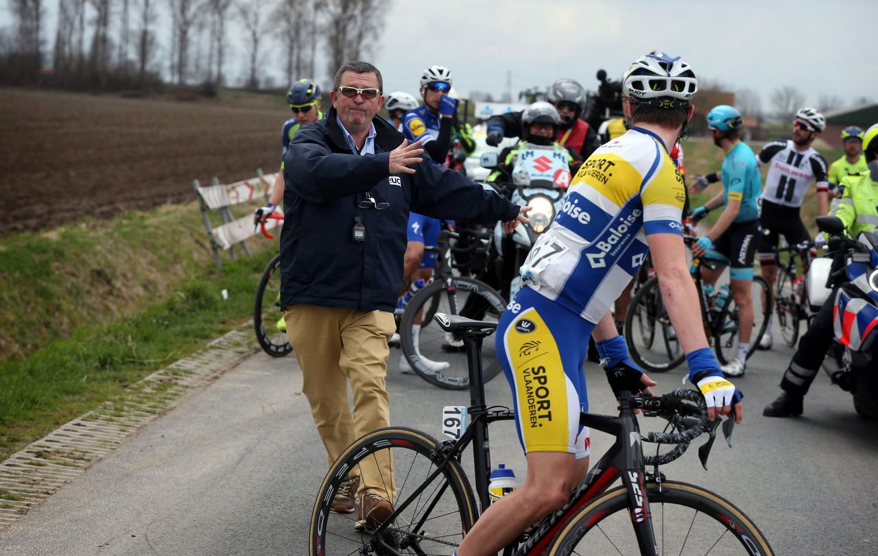 Riders are informed of their disqualification from the Scheldeprijs
