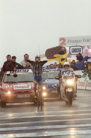 Spain's Javier Ochoa wins at the 2000 Tour de France