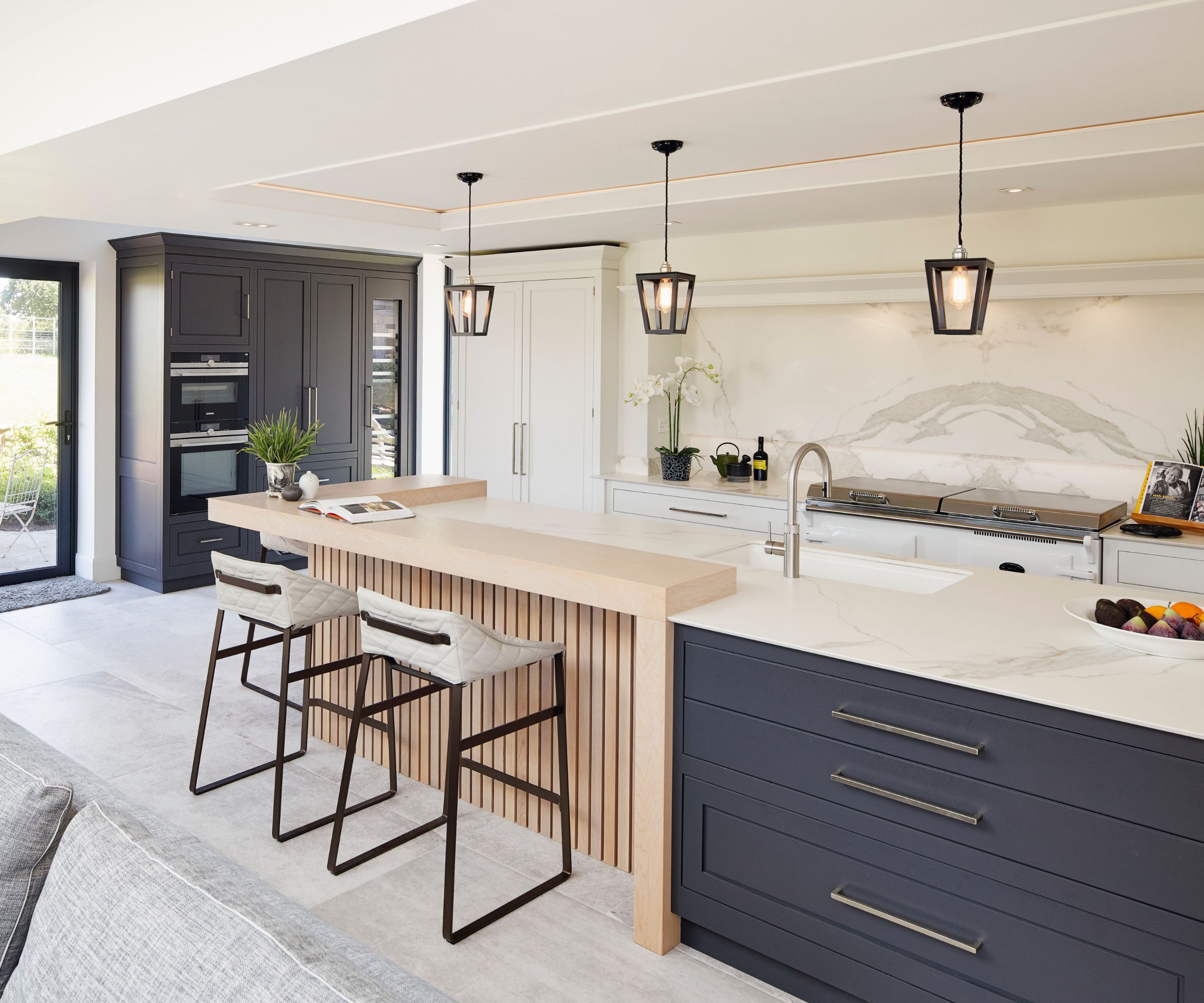 How to design a kitchen island with seating: 6 experts advise
