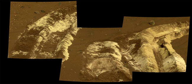 Bright Martian Soil Puzzles Scientists