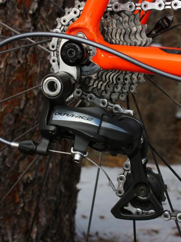 A Shimano Dura-Ace 7900 rear derailleur is attached to a replaceable hanger.