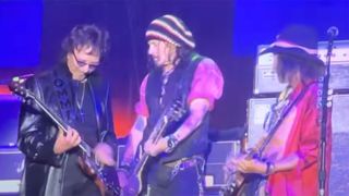 Tony Iommi, Johnny Depp and Joe Perry perform Paranoid with The Hollywood Vampires