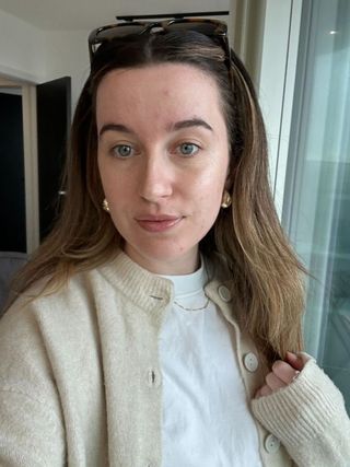 Junior beauty editor, Grace Lindsay taking a makeup-free selfie