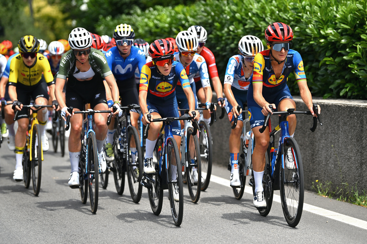 Lidl-Trek lead the peloton behind for Longo Borhgini