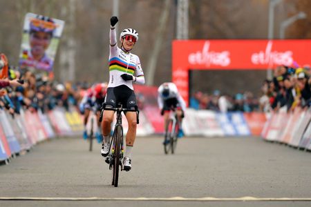 Lucinda Brand wins in Tabor