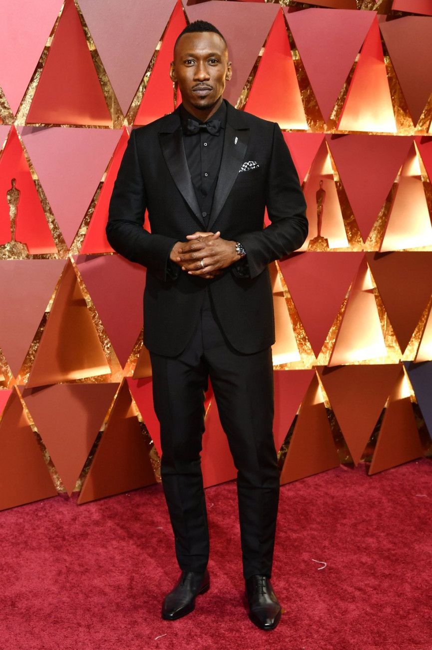 the-best-dressed-men-at-the-89th-academy-awards-11-1556647330-MfTk-column-width-inline