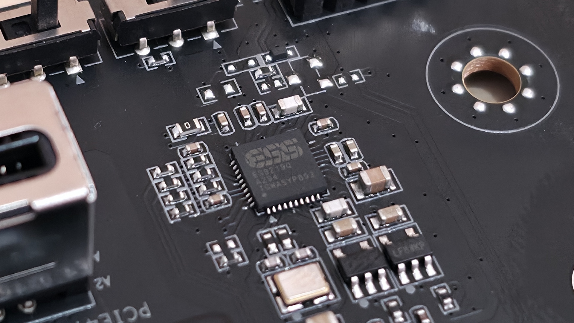 Colorful iGame X870E Vulcan OC - ICs