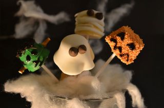 Halloween marshmallow pops