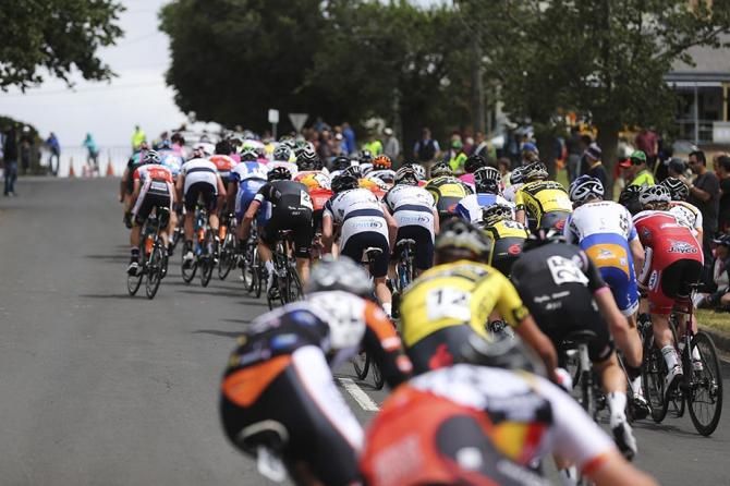 The Men's peloton spread out on the climb.