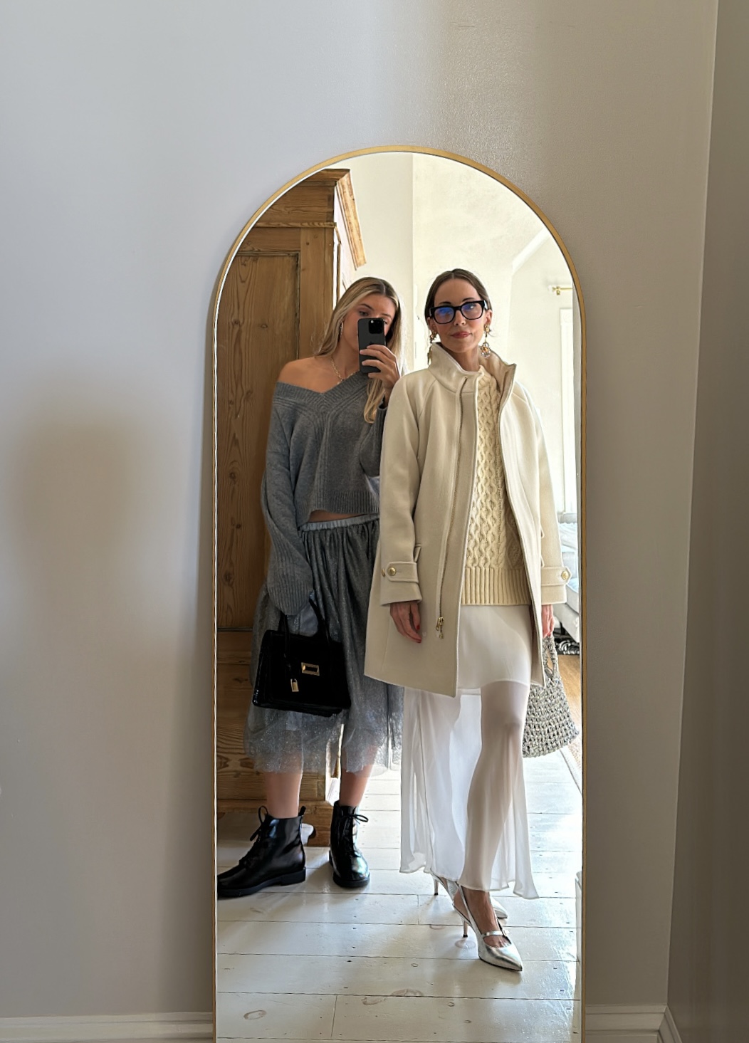 mirror selfies of Larissa Mills and her daughter Ella Potter