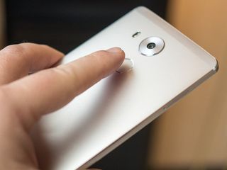 Huawei Mate 8 fingerprint scanner