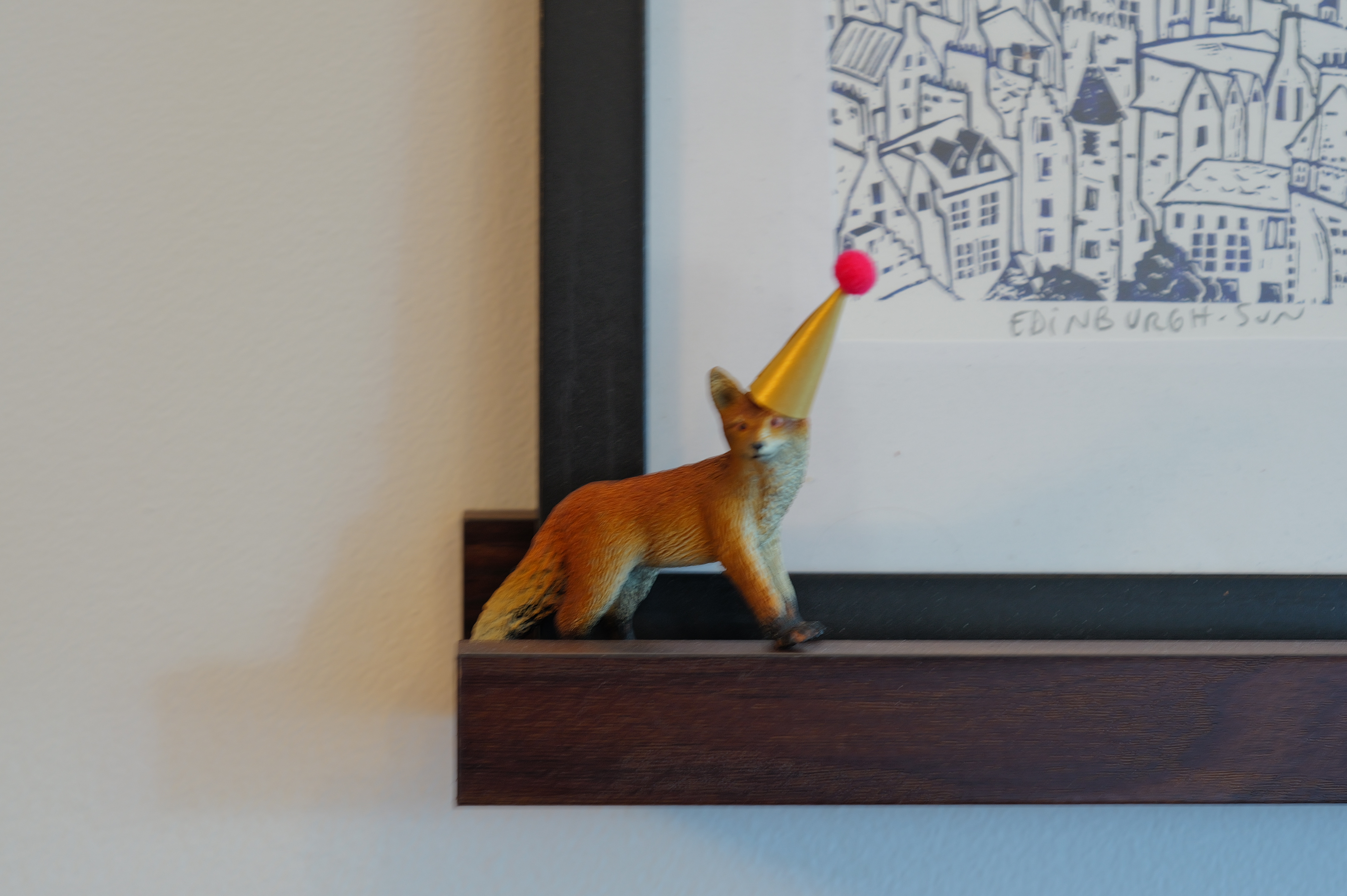 A photo of a fox trinket taken on a Leica Q3 43 camera