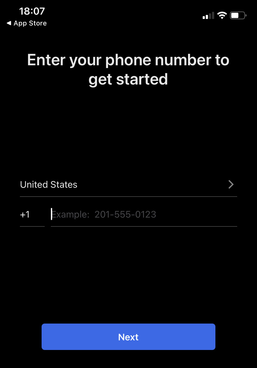 Скриншот страницы ввода номера телефона в приложении Signal для iOS.