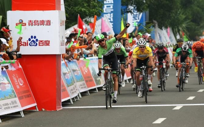 Theo Bos leads Hofland to the line for Belkin's second 1-2 finish