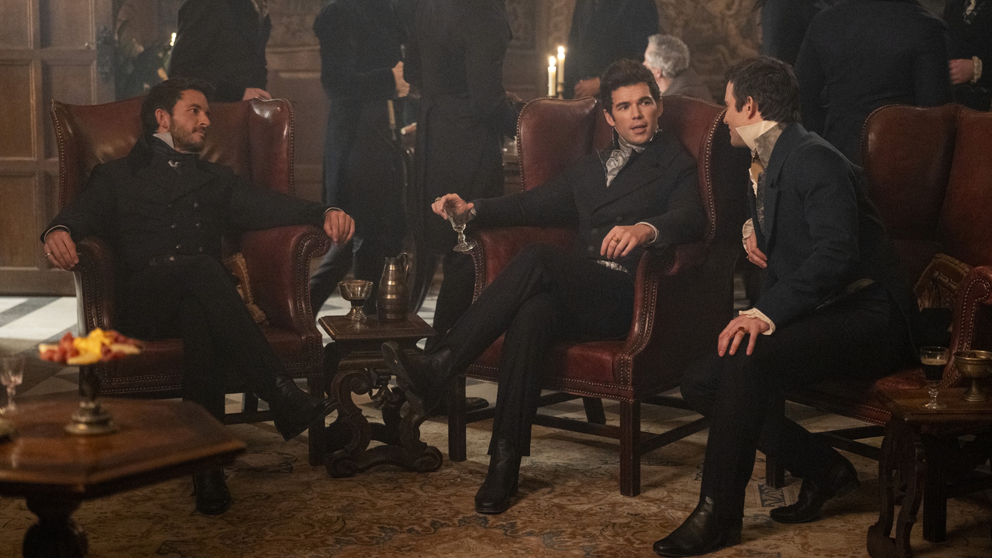 Jonathan Bailey as Anthony Bridgerton, Luke Newton as Colin Bridgerton, Luke Thompson as Benedict Bridgerton in episode 406 of Bridgerton