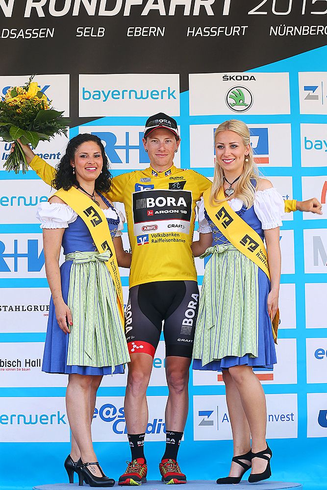 Sam Bennett (Bora-Argon 18) is back in the overall leader's jersey