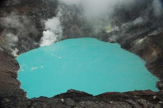 gorely-crater-lake-100831