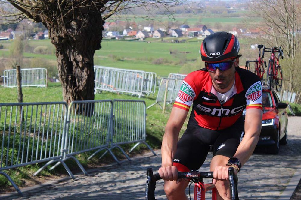 Fran Ventoso tries to ride the small smooth section at the side of the cobbles