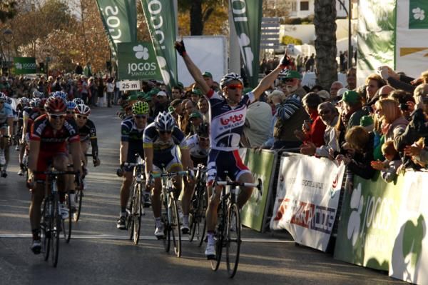 Gianni Meersman (Lotto Belisol) wins the opening stage in Algarve