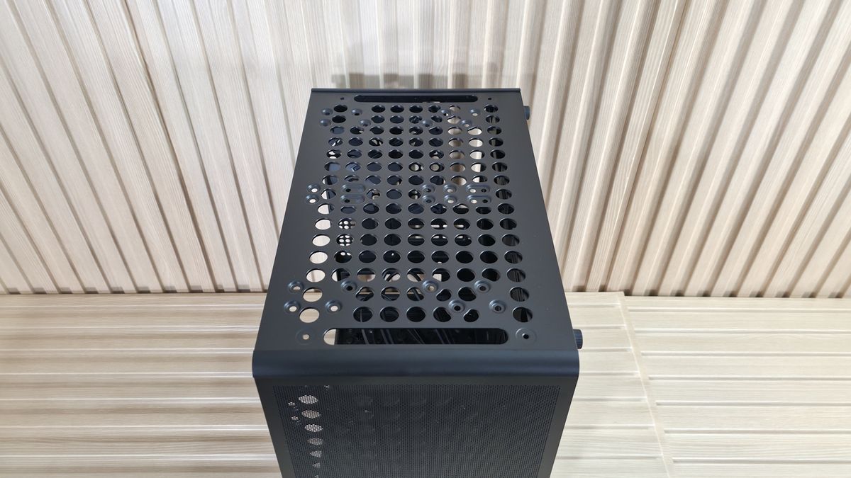 Cooler Master Q300L V3 - Case outside