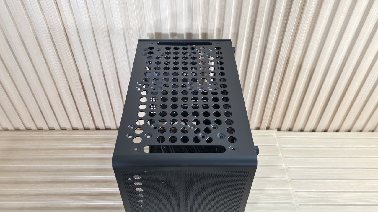 Cooler Master Q300L V3 - Case outside